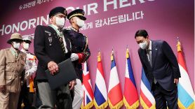 윤 대통령,  6·25 참전용사·후손들과 오찬…"대한민국 있게 한 영웅들"