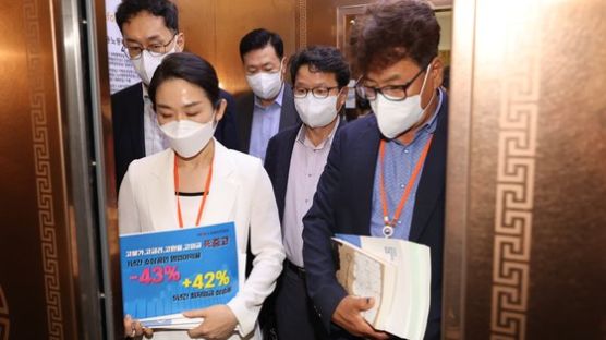尹 정부 첫 최저임금, 시급 9620원…올해보다 5% 인상