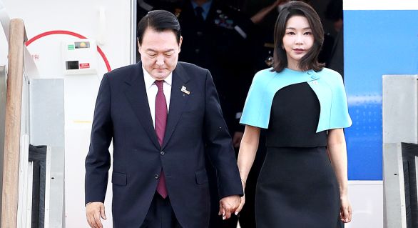 "나토 순방, 김건희에 묻혔다"
尹전용기에 민간인 동행 논란