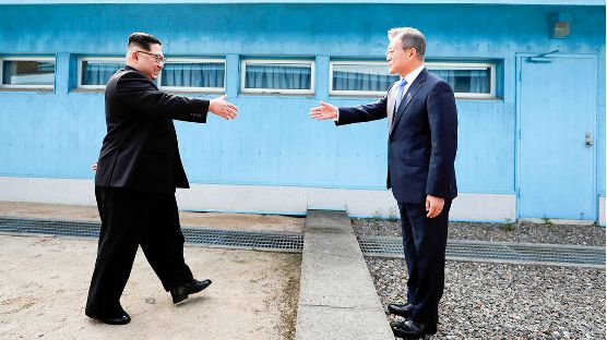 文 회고록 "대북 제재 화난다"…북핵 아닌 미국∙유엔 탓 논란