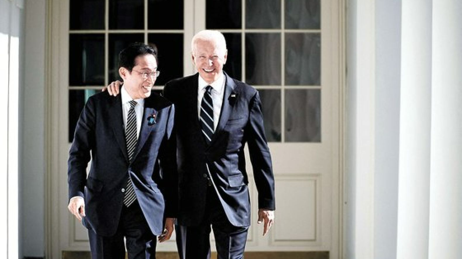 일본 '군사강국화' 지지한 바이든 "이렇게 가까운 적 없었다"